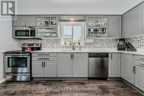 44 Warwick Court, Kitchener, ON - Indoor Photo Showing Kitchen With Upgraded Kitchen