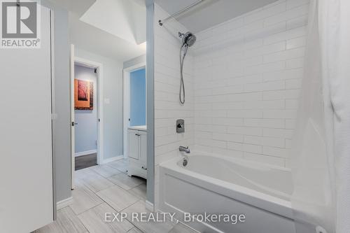 44 Warwick Court, Kitchener, ON - Indoor Photo Showing Bathroom