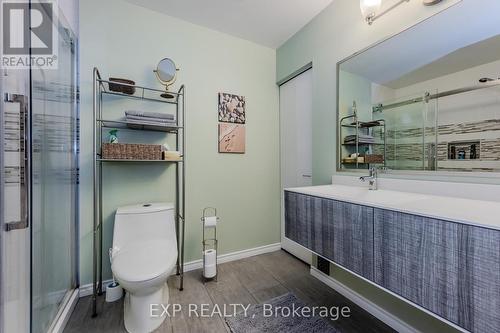 44 Warwick Court, Kitchener, ON - Indoor Photo Showing Bathroom