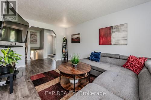 44 Warwick Court, Kitchener, ON - Indoor Photo Showing Living Room