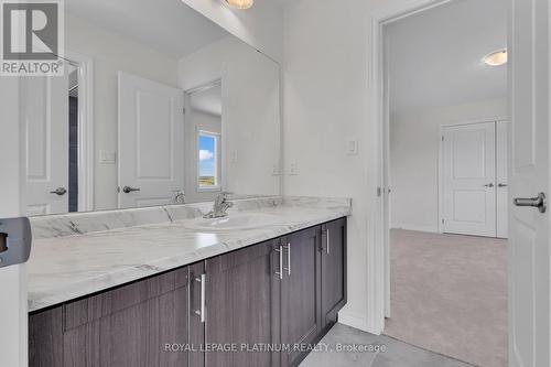 85 Brethet Heights, New Tecumseth, ON - Indoor Photo Showing Bathroom