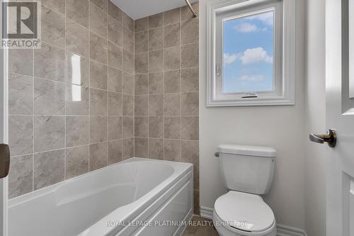 85 Brethet Heights, New Tecumseth, ON - Indoor Photo Showing Bathroom