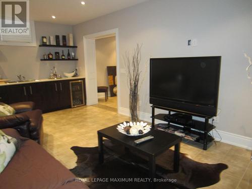 16 Orion Avenue, Vaughan, ON - Indoor Photo Showing Living Room