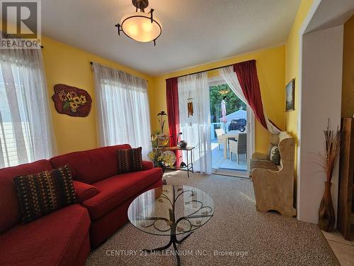 7 Virginia Avenue, Wasaga Beach, ON - Indoor Photo Showing Living Room