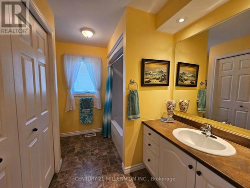 7 Virginia Avenue, Wasaga Beach, ON - Indoor Photo Showing Bathroom