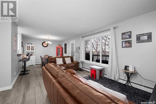 6 20 18Th Street W, Prince Albert, SK - Indoor Photo Showing Living Room