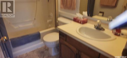 207 453 Walsh Trail, Swift Current, SK - Indoor Photo Showing Bathroom