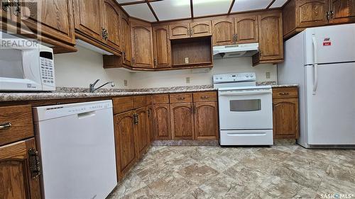 207 453 Walsh Trail, Swift Current, SK - Indoor Photo Showing Kitchen