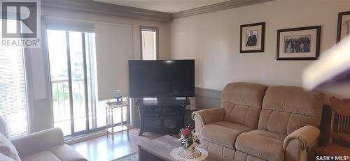 207 453 Walsh Trail, Swift Current, SK - Indoor Photo Showing Living Room