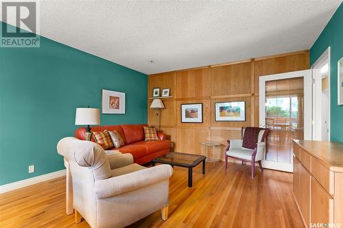 53 Flamingo Crescent, Regina, SK - Indoor Photo Showing Living Room
