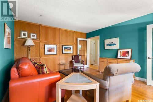 53 Flamingo Crescent, Regina, SK - Indoor Photo Showing Living Room