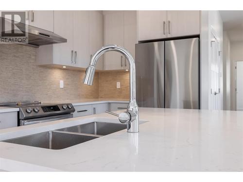 258 Bentgrass Avenue, Oliver, BC - Indoor Photo Showing Kitchen With Double Sink With Upgraded Kitchen