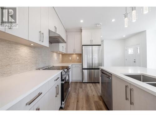 258 Bentgrass Avenue, Oliver, BC - Indoor Photo Showing Kitchen With Double Sink With Upgraded Kitchen