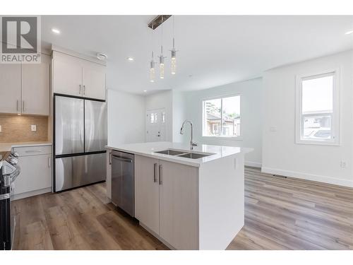 258 Bentgrass Avenue, Oliver, BC - Indoor Photo Showing Kitchen With Double Sink