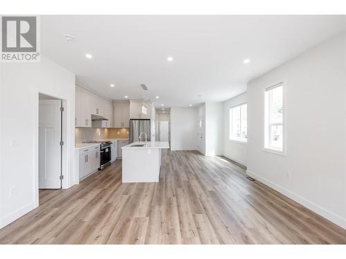 258 Bentgrass Avenue, Oliver, BC - Indoor Photo Showing Kitchen