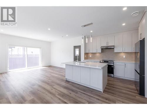 258 Bentgrass Avenue, Oliver, BC - Indoor Photo Showing Kitchen With Upgraded Kitchen