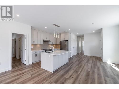 258 Bentgrass Avenue, Oliver, BC - Indoor Photo Showing Kitchen