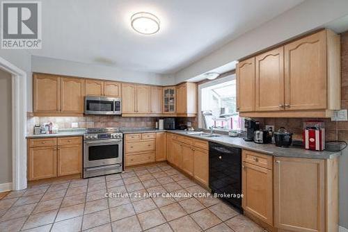 543 Canterbury Road, London, ON - Indoor Photo Showing Kitchen