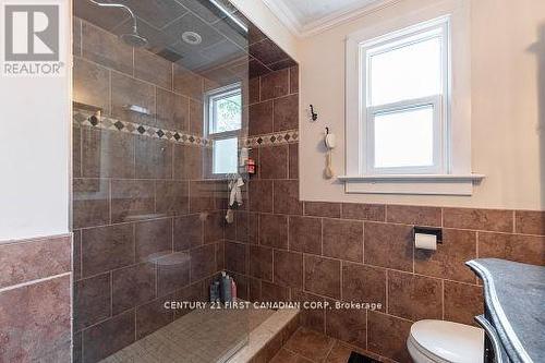 56 Riverview Avenue, London, ON - Indoor Photo Showing Bathroom