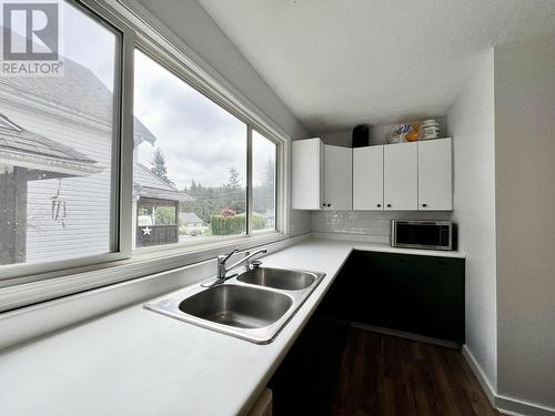 1456 W 2Nd Avenue, Prince Rupert, BC - Indoor Photo Showing Kitchen With Double Sink