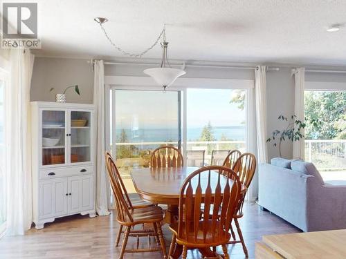 3437 Cariboo Ave, Powell River, BC - Indoor Photo Showing Dining Room