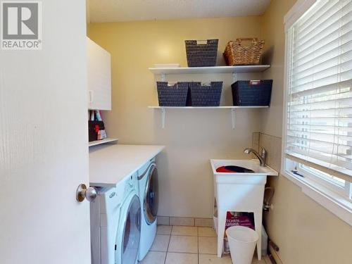 3437 Cariboo Ave, Powell River, BC - Indoor Photo Showing Laundry Room