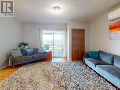 3437 Cariboo Ave, Powell River, BC - Indoor Photo Showing Living Room