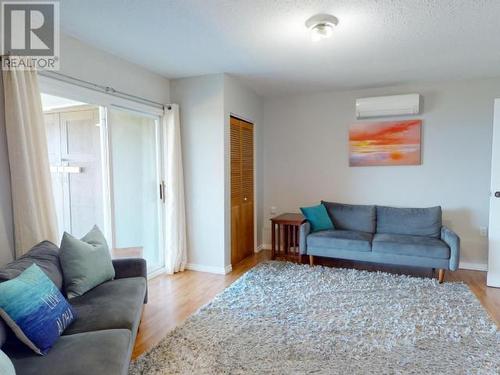 3437 Cariboo Ave, Powell River, BC - Indoor Photo Showing Living Room