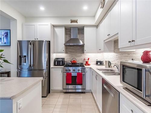 41 Foothills Lane, Stoney Creek, ON - Indoor Photo Showing Kitchen With Stainless Steel Kitchen With Double Sink With Upgraded Kitchen