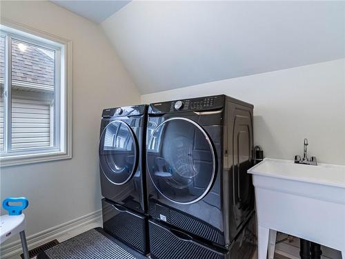 41 Foothills Lane, Stoney Creek, ON - Indoor Photo Showing Laundry Room