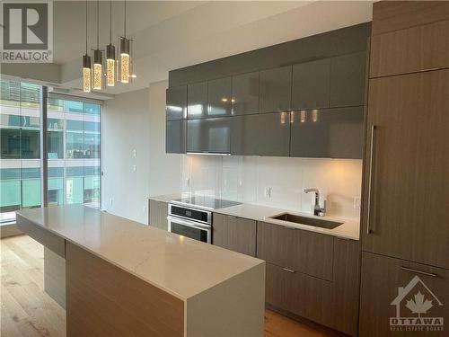 101 Queen Street Unit#1605, Ottawa, ON - Indoor Photo Showing Kitchen