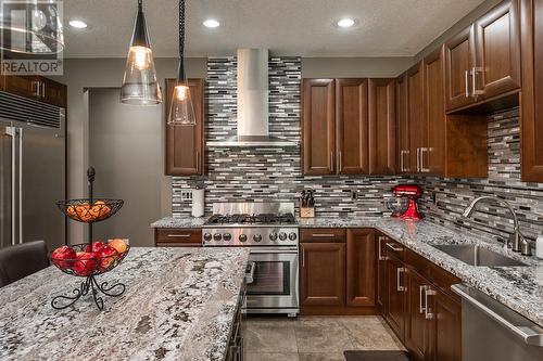 7707 Sarah Place, Prince George, BC - Indoor Photo Showing Kitchen With Upgraded Kitchen
