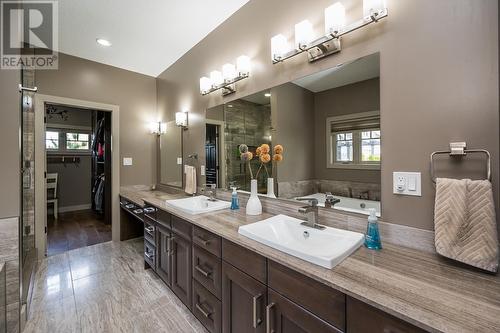 7707 Sarah Place, Prince George, BC - Indoor Photo Showing Bathroom