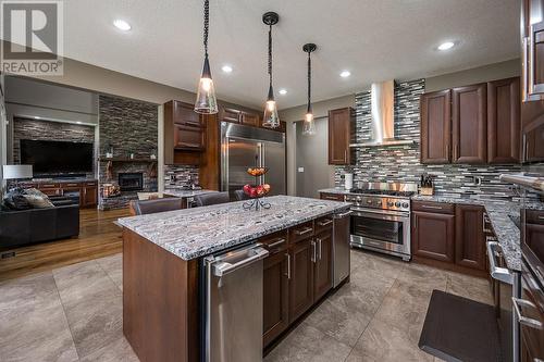 7707 Sarah Place, Prince George, BC - Indoor Photo Showing Kitchen With Upgraded Kitchen