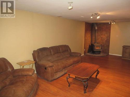 3925 Mountainview Avenue, Terrace, BC - Indoor Photo Showing Living Room