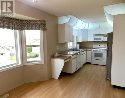 78 500 Wotzke Drive, Williams Lake, BC - Indoor Photo Showing Kitchen