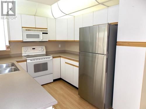 78 500 Wotzke Drive, Williams Lake, BC - Indoor Photo Showing Kitchen With Double Sink