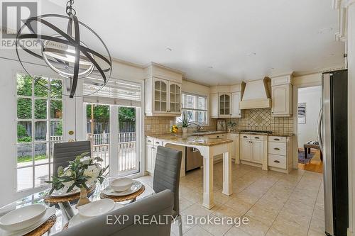 1572 Knareswood Drive, Mississauga, ON - Indoor Photo Showing Kitchen With Upgraded Kitchen