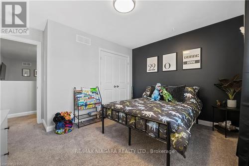 7394 Sherrilee Crescent, Niagara Falls, ON - Indoor Photo Showing Bedroom