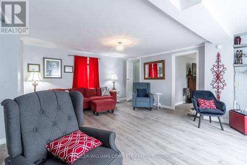 5778 Peer Street, Niagara Falls, ON - Indoor Photo Showing Living Room