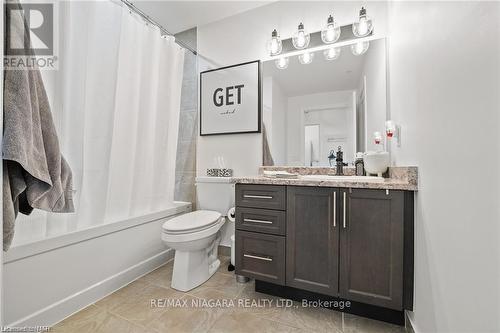 117 - 16 Concord Place, Grimsby, ON - Indoor Photo Showing Bathroom