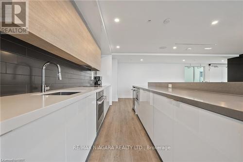 117 - 16 Concord Place, Grimsby, ON - Indoor Photo Showing Kitchen