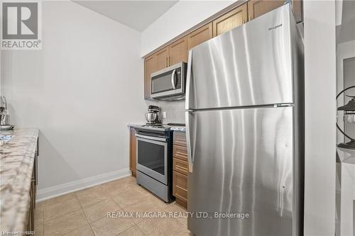 117 - 16 Concord Place, Grimsby, ON - Indoor Photo Showing Kitchen With Stainless Steel Kitchen