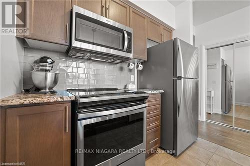 117 - 16 Concord Place, Grimsby, ON - Indoor Photo Showing Kitchen