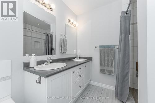 230 Moorlands Crescent, Kitchener, ON - Indoor Photo Showing Bathroom