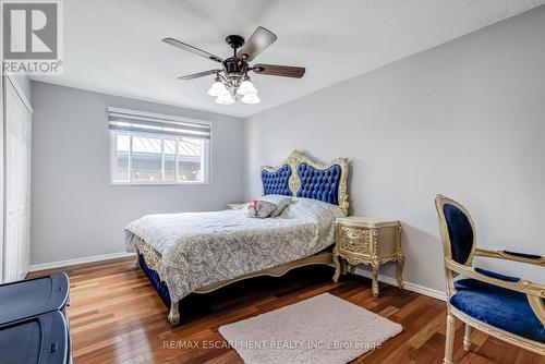 40 Queenslea Drive, Hamilton, ON - Indoor Photo Showing Bedroom