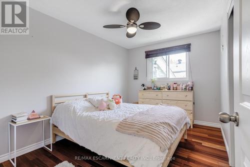 40 Queenslea Drive, Hamilton, ON - Indoor Photo Showing Bedroom