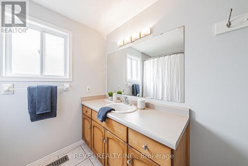 66 Raspberry Lane, Guelph, ON - Indoor Photo Showing Bathroom