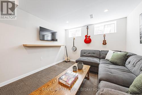 66 Raspberry Lane, Guelph, ON - Indoor Photo Showing Living Room