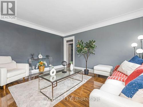95 Edinburgh Avenue, Hamilton, ON - Indoor Photo Showing Living Room